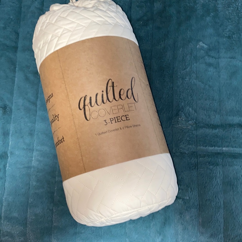 🆕Quilted 3-piece Coverlet Full/Queen- Ivory NWT
